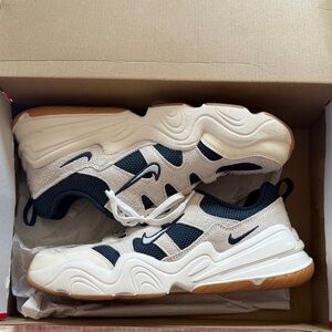 Nike Tech Hera Sneakers